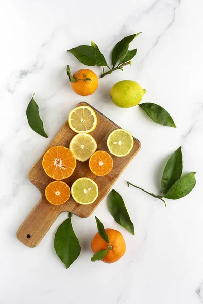 Oranges, mandarines et citrons vus d'en haut — Photo