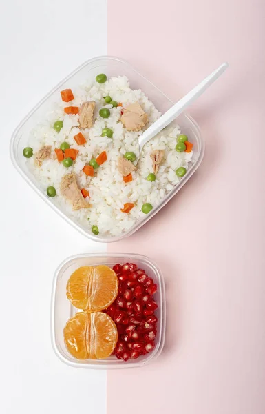 Comida en tupperware lista para comer — Foto de Stock