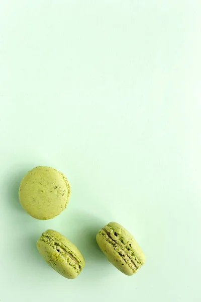 Homemade Green Macarons Seen Green Background Flat Lay — Stock Photo, Image