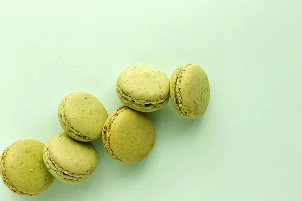 Homemade Green Macarons Seen Green Background Flat Lay — Stock Photo, Image