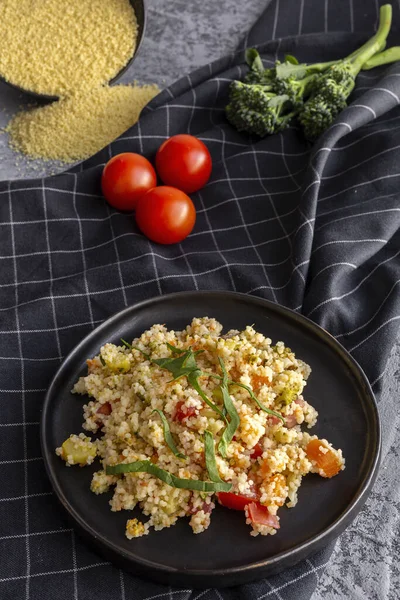 Homemade Vegetarian Couscous Cherry Tomato Zucchini Spinach Carrots Broccoli Healthy — Stockfoto