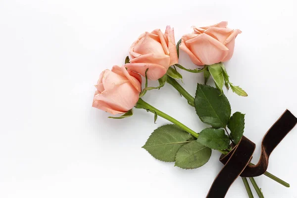 Όμορφα Ανθοδέσμες Από Φρέσκα Λουλούδια Άνοιξη Από Πάνω Λευκό Φόντο — Φωτογραφία Αρχείου