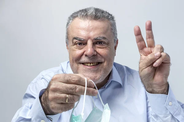 Homem Adulto Com Máscara Protetora Para Pandemia Coronavírus Estúdio Com — Fotografia de Stock