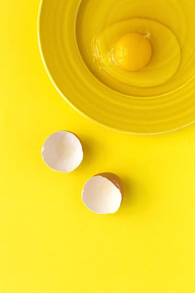 Fresh Two Color Chicken Eggs Yellow Background Flat Lay Top — Stock Photo, Image