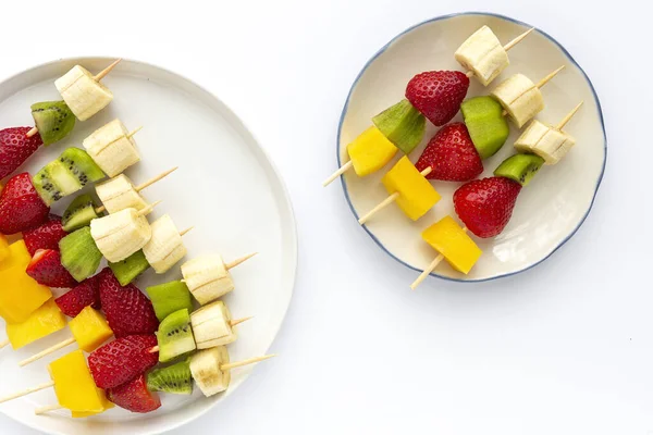 Friska Diverse Frukt Spett Ovanifrån Med Banan Apelsin Jordgubbar Kiwi — Stockfoto