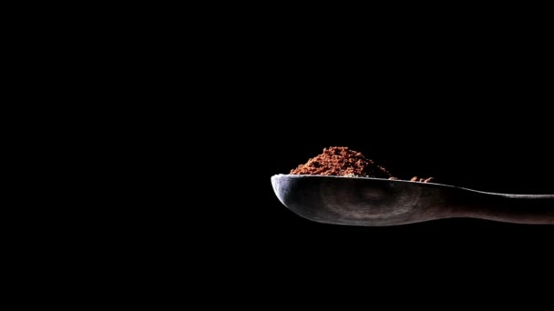 Mains Préparation traditionnelle maison lasagnes italiennes aux fruits de mer et au fromage d'en haut sur un vieux fond en bois. Recette. Alimentation italienne 