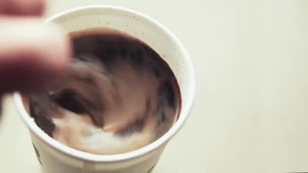 Утренняя чашка черного кофе — стоковое видео