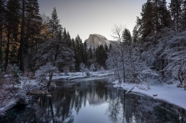 Yarım kubbe ve yansıma thw kış aylarında