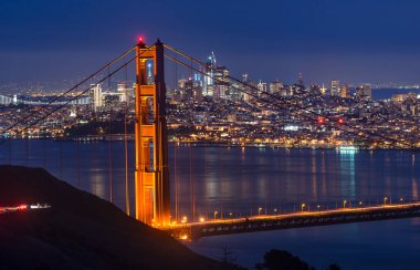 Golden gate Köprüsü ve şehir san francisco