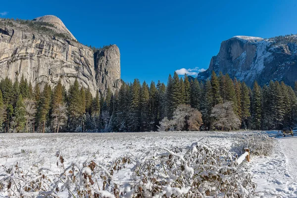 Εθνικό πάρκο Yosemite: κατά τη διάρκεια του χειμώνα — Φωτογραφία Αρχείου