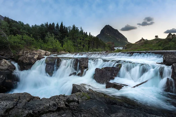 Schnelle Strömung fällt Gletschernationalpark — Stockfoto