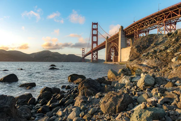 Golden Gate Bridge durante il tramonto — Foto Stock