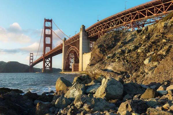 Golden Gate Bridge durante il tramonto — Foto Stock