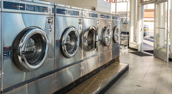 Laundry machines in public laundromat — Stock Photo, Image