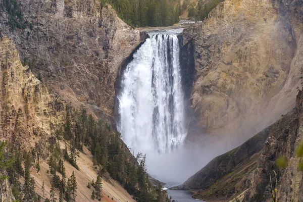 Basse chute du parc national Yellowstone — Photo