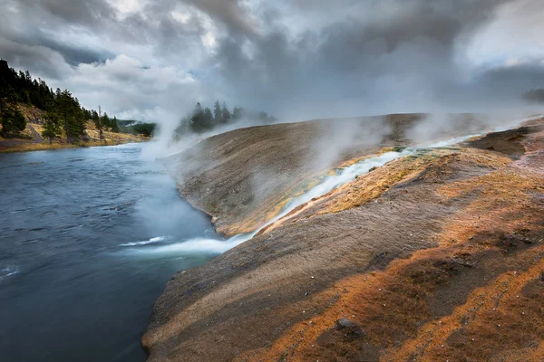 Grand geyser prismétique — Photo