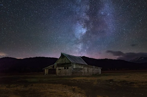 Milky way in the dark night — Stock Photo, Image