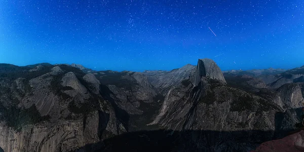 Hermosas estrellas sobre Glacier Point — Foto de Stock