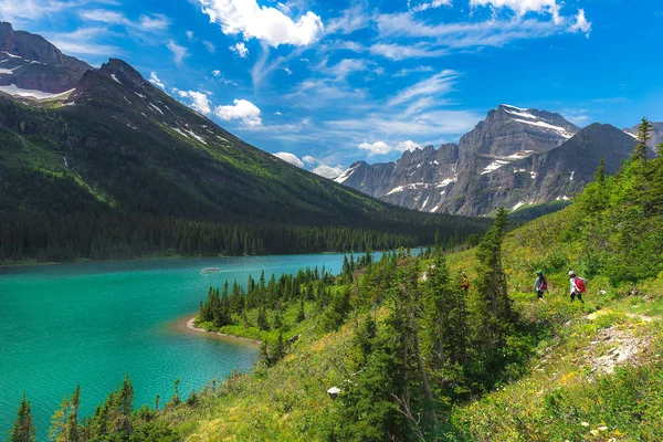 Bella vista sul lago Josephine sul sentiero del ghiacciaio Grinnel — Foto Stock