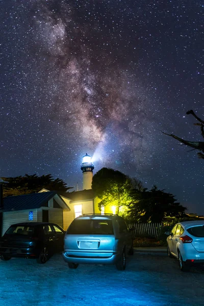 Vía Láctea sobre el faro de Pogeon Point —  Fotos de Stock