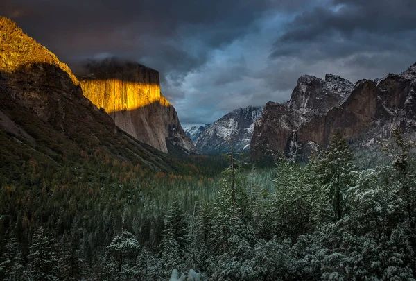 Τοπίο από το εθνικό πάρκο Yosemite — Φωτογραφία Αρχείου