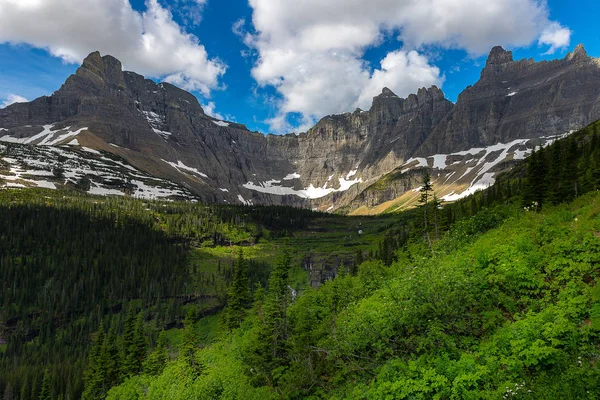 Malowniczy widok w parku narodowym Glacier — Zdjęcie stockowe