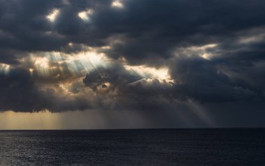 Gökyüzü günbatımı sırasında