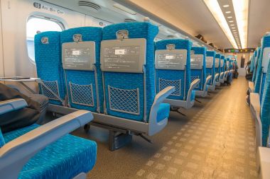 Shinkansen hızlı tren Shin Osaka çeker 
