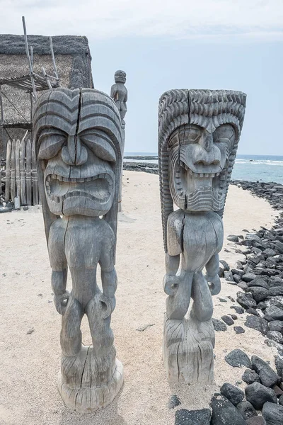 Tiki standbeeld van Hawaïaanse — Stockfoto