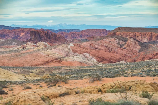 Färgglada sandsten på spåret i Valley of Fire — Stockfoto