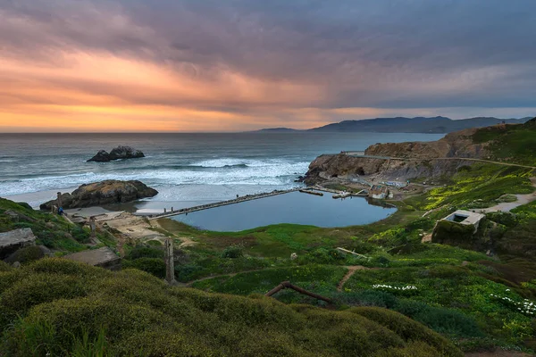 Sutro banyoları günbatımı, San Francisco California