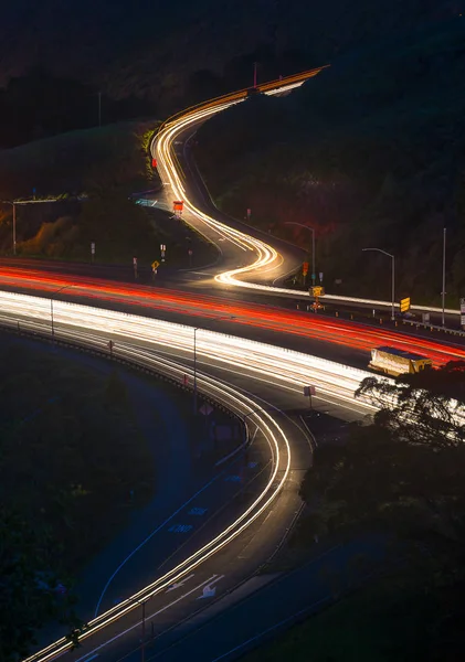 Sentier lumineux sur l'autoroute — Photo