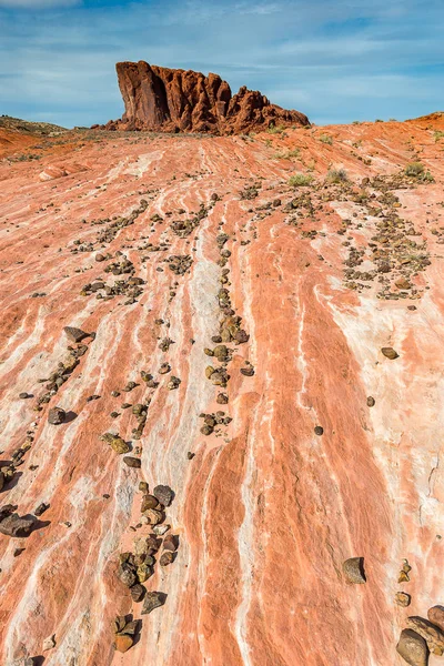Yolun yangında Vadisi üzerinde renkli kum taşı