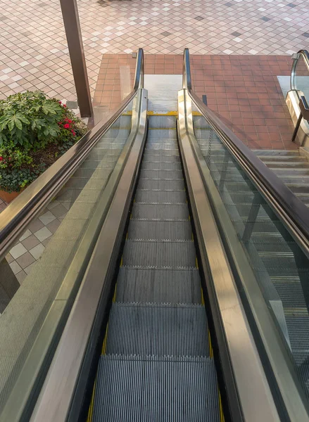 Escalator in Downtown, Technologu concept — Stock Photo, Image