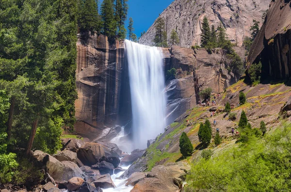 Водоспад Вернал, Yosemite — стокове фото