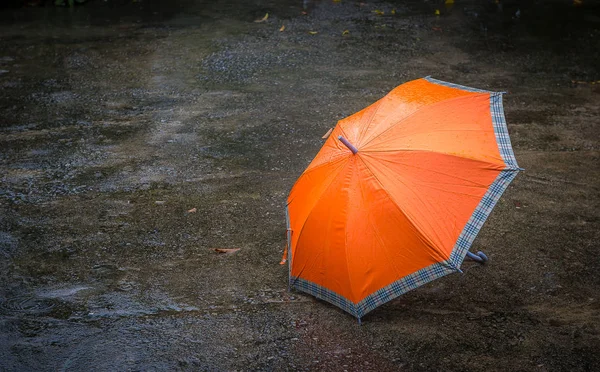 Yere bırak şemsiye