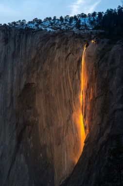 Şubat, Yosemite Falls yangın 
