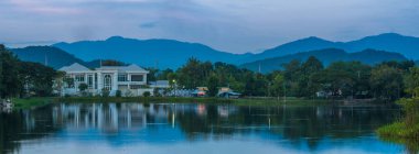 Göl kenarında Ideal ev