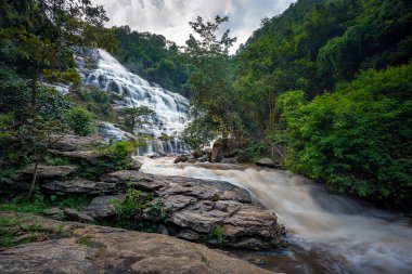 Mae Ya şelale, Chiang Mai, Tayland.