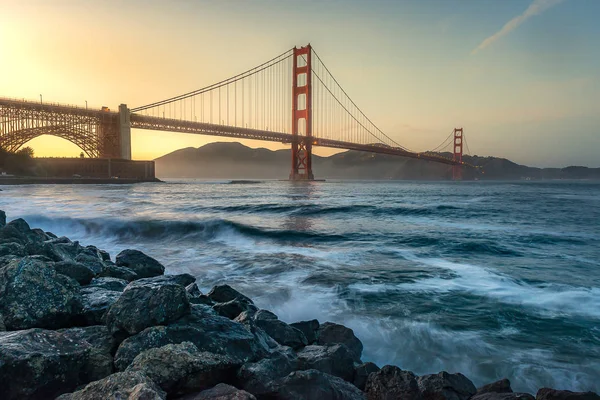 Golden Gate Bridge během skvěle — Stock fotografie