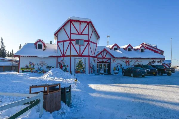 Santa Claus house under vintern Stockfoto
