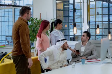 Bir toplantıda Arap iş adamları