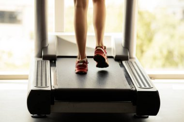 Vurgulanan dijital bileşik ayak kadın koşu kemiklerin