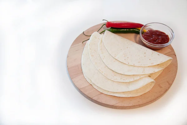 Leckere Tortillas auf dem Küchentisch — Stockfoto