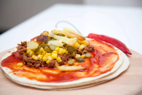 Tortilhas deliciosas na mesa da cozinha — Fotografia de Stock