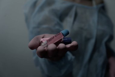 Koronavirüs karantinası kavramı. Mers-Cov. Roman Coronavirus (2019-ncov). Pozitif Coronavirus testi kan örneği. 2019 ncov salgını