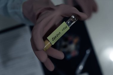 Koronavirüs karantinası kavramı. Mers-Cov. Roman Coronavirus (2019-ncov). Pozitif Coronavirus testi kan örneği. 2019 ncov salgını