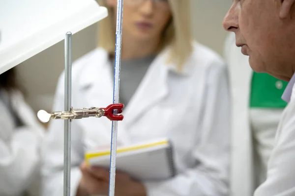 Multicurtural Laboratorium Wetenschapper Studenten Werken Het Lab Met Reageerbuis — Stockfoto