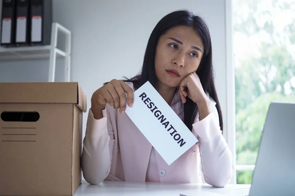 Employees who intend to quit work are hesitant to send a resignation letter to management.