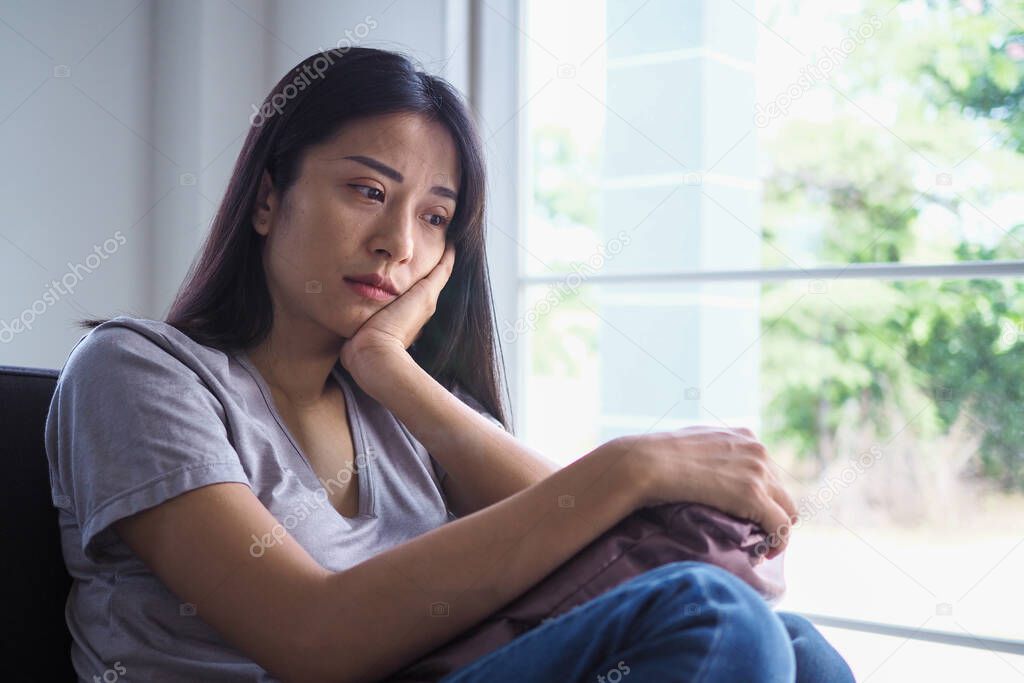 Asian women with mental illness, anxiety, hallucinations, mental falls